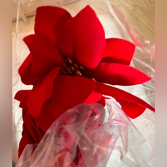 6-Piece Artificial Holiday Flower Arrangements - Picture 4 of 6